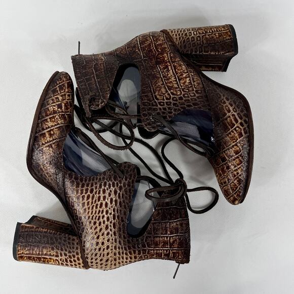 Freebird Joyce Booties 8 - Picture 8 of 10